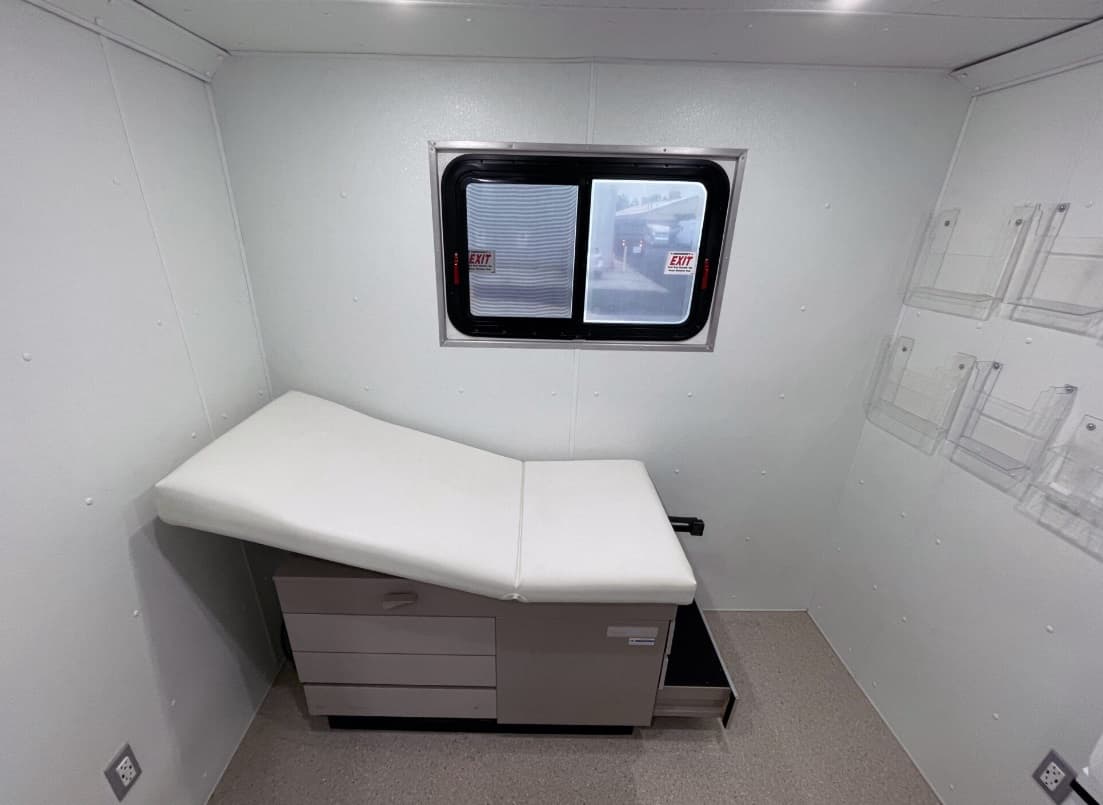 2018 Chevrolet 2500 Express Mobile Clinic - Image 8