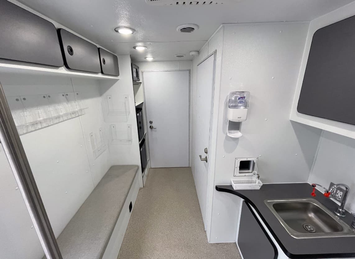2018 Chevrolet 2500 Express Mobile Clinic - Image 9
