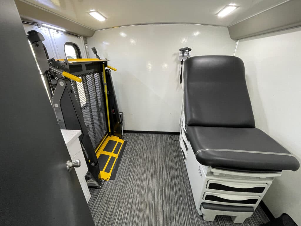 2021 Ford E450 Mobile Clinic - Image 10