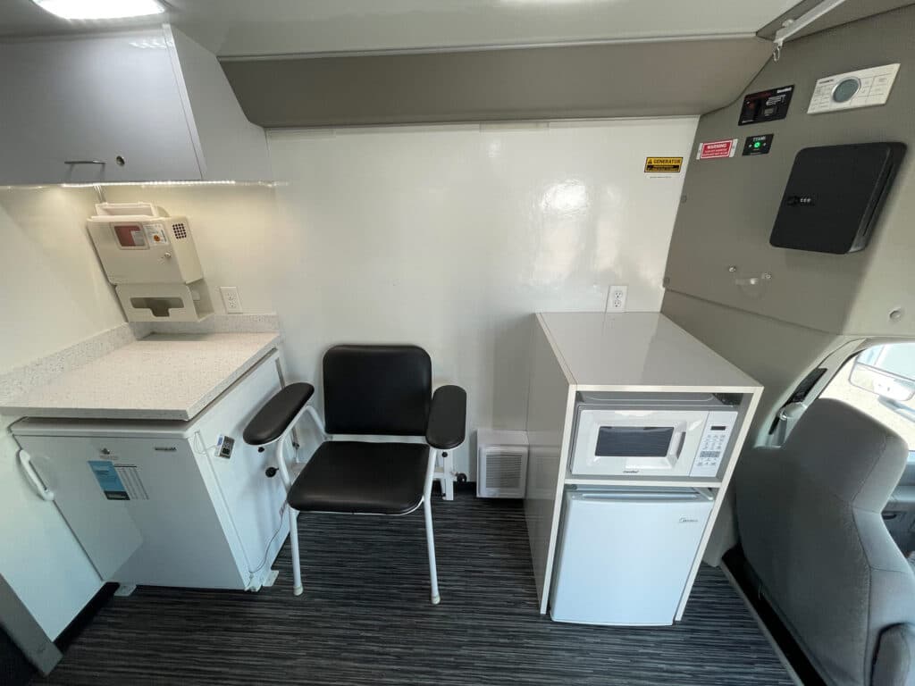 2021 Ford E450 Mobile Clinic - Image 11