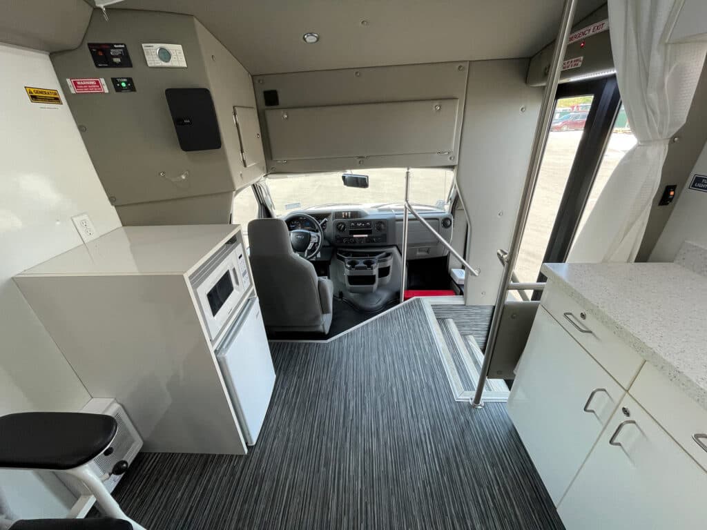 2021 Ford E450 Mobile Clinic - Image 14