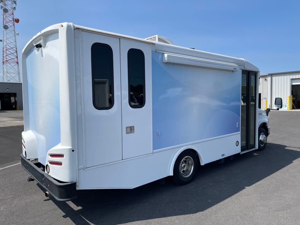 2021 Ford E450 Mobile Clinic - Image 3