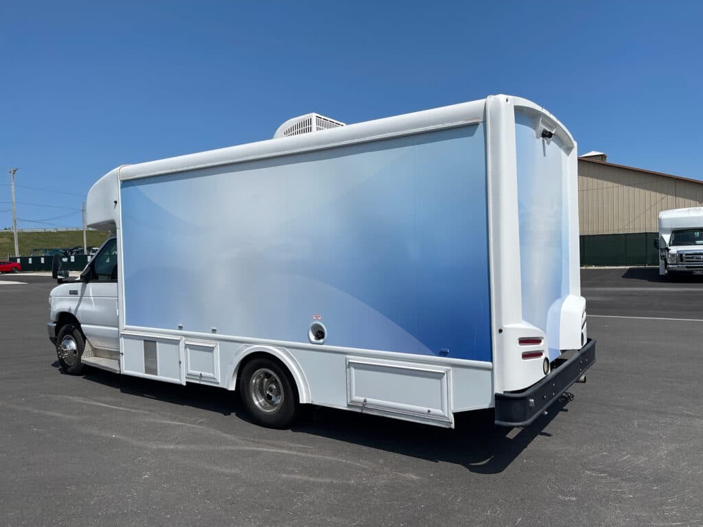 2021 Ford E450 Mobile Clinic - Image 4