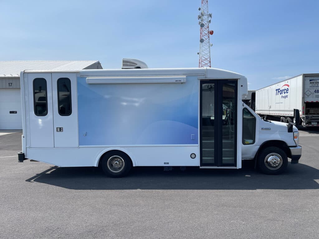 2021 Ford E450 Mobile Clinic - Image 5