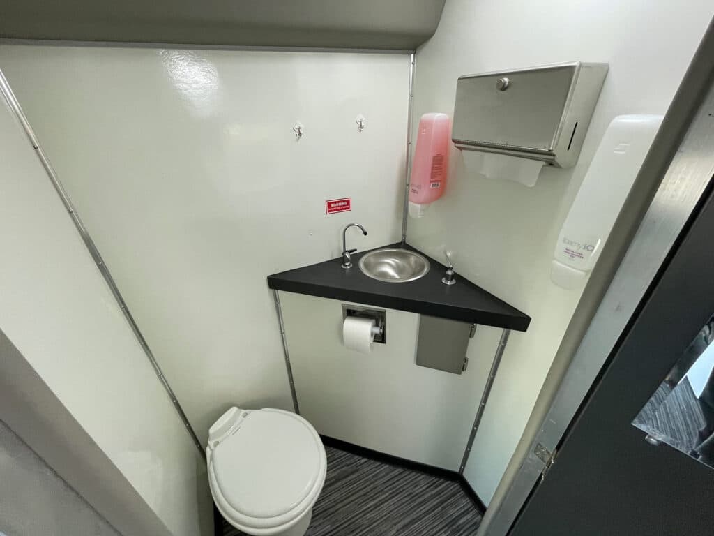 2021 Ford E450 Mobile Clinic - Image 7