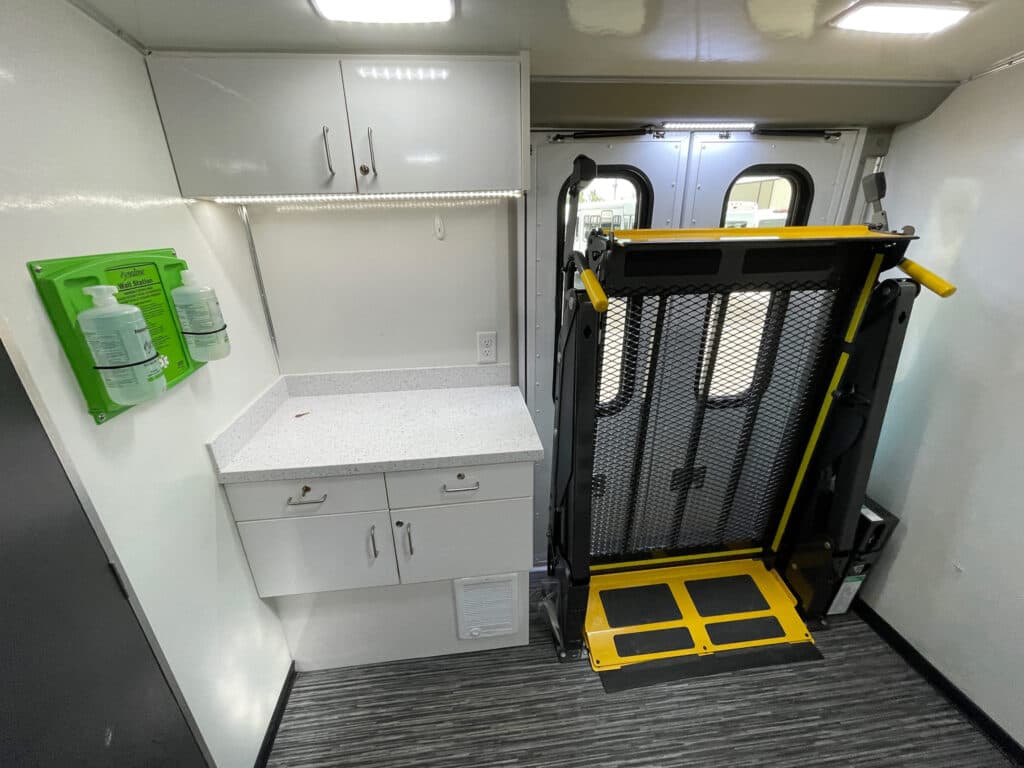 2021 Ford E450 Mobile Clinic - Image 9