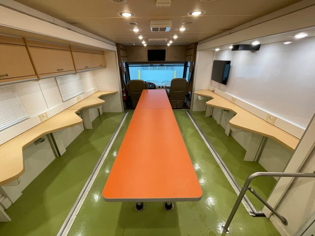 2014 Ford Motorhome Farber Mobile Office - Image 11