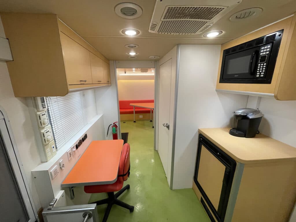 2014 Ford Motorhome Farber Mobile Office - Image 9