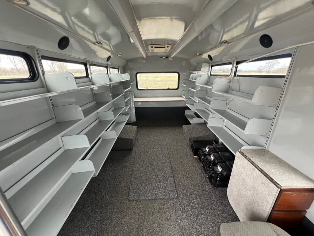 2010 Chevrolet 4500 Mobile Library - Image 3