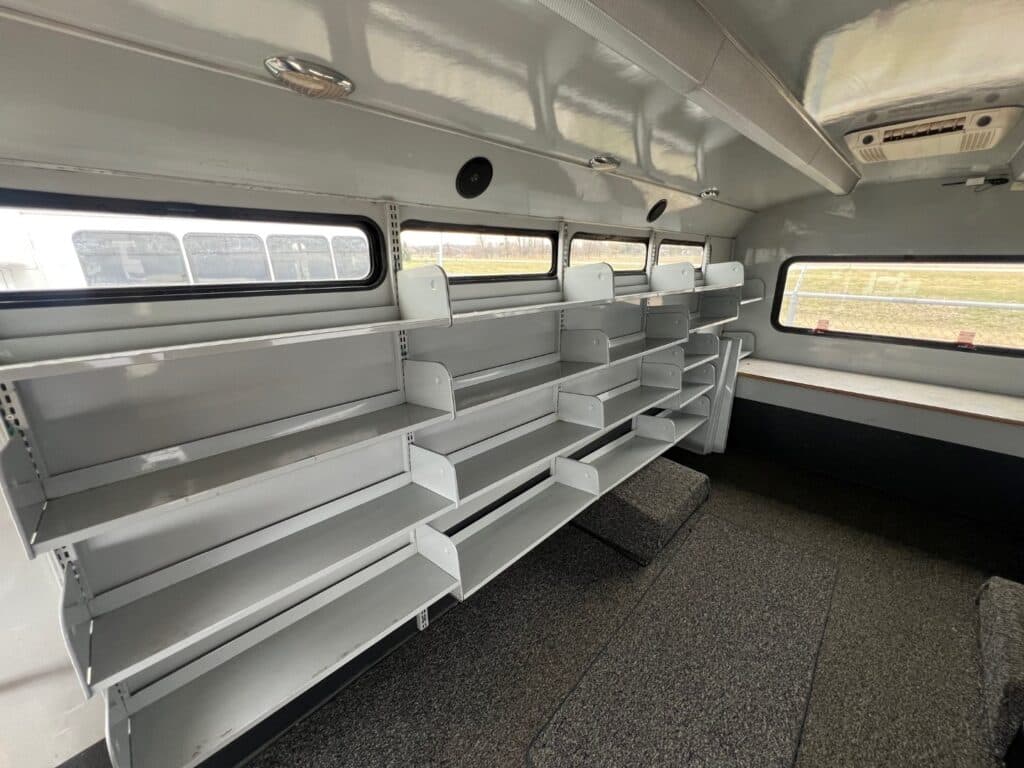 2010 Chevrolet 4500 Mobile Library - Image 5