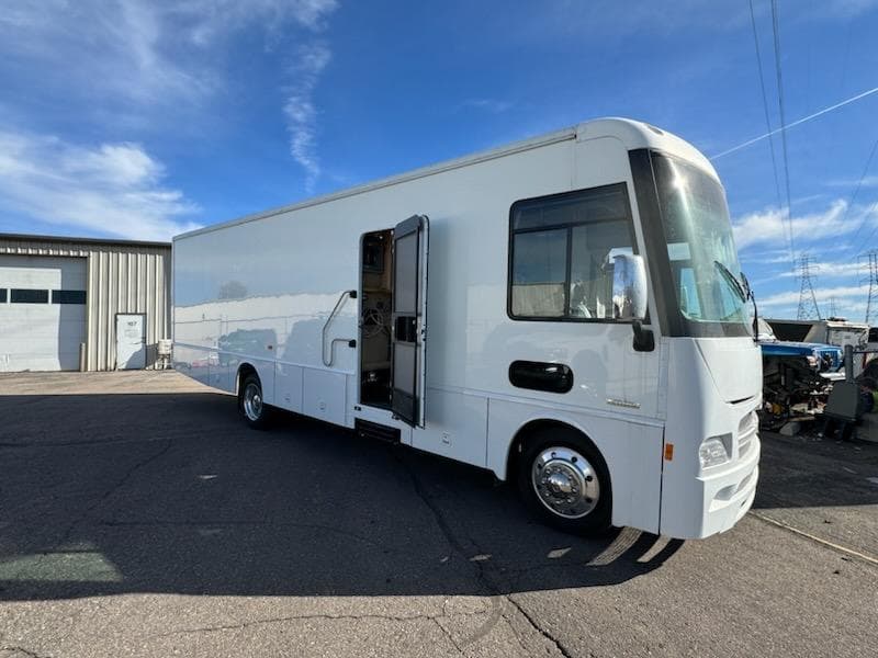2021 Ford WFJ33S bus