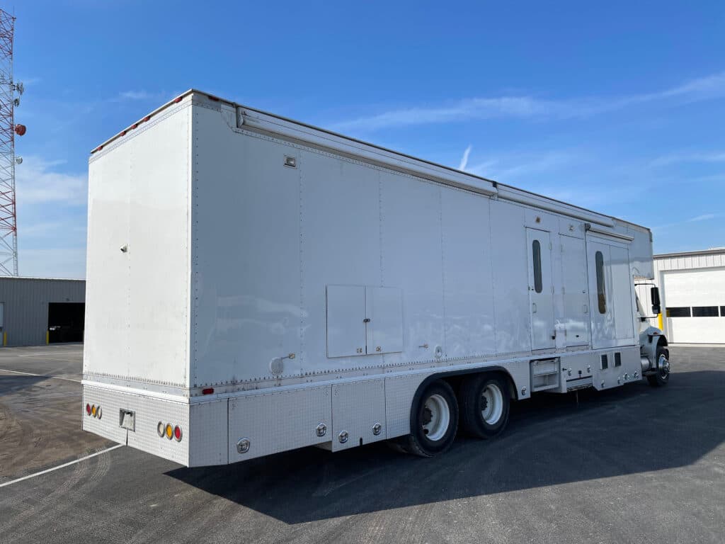 2012 International 4400 Mobile Clinic - Image 4