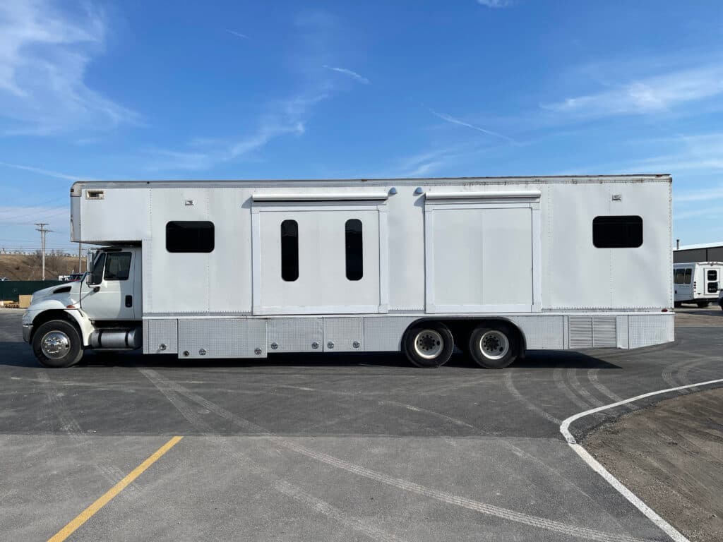 2012 International 4400 Mobile Clinic - Image 6