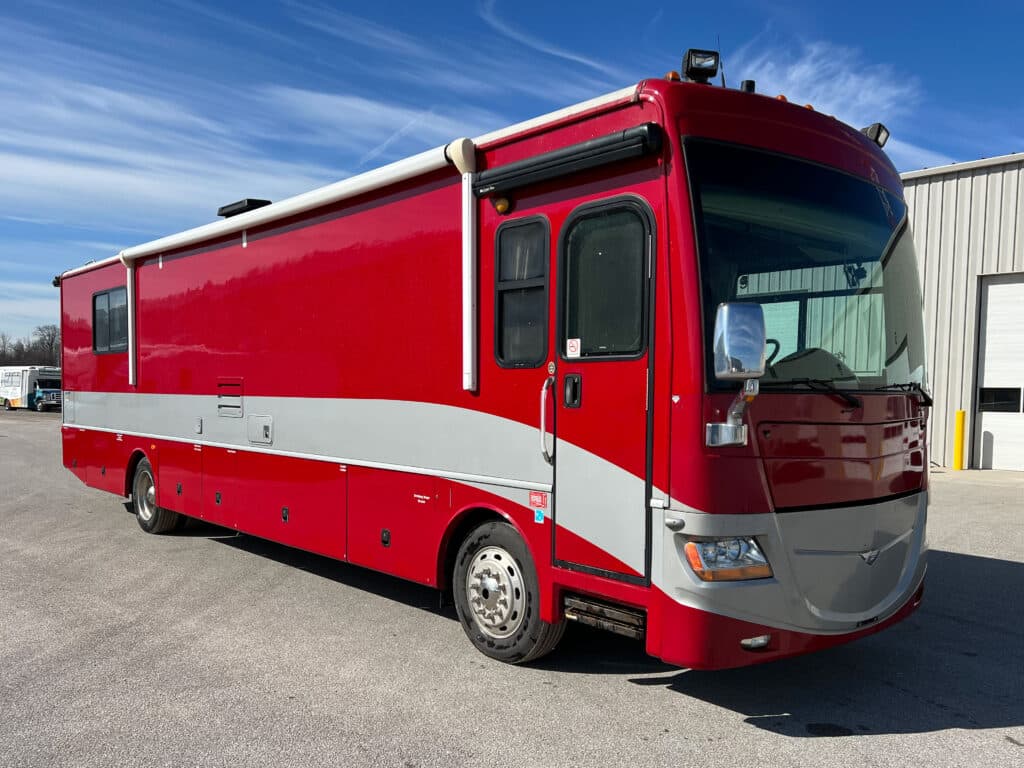 2008 Freightliner X Line bus