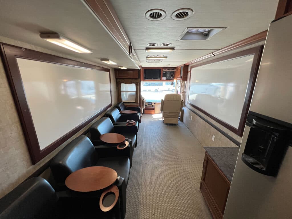 2008 Freightliner X Line - Image 10