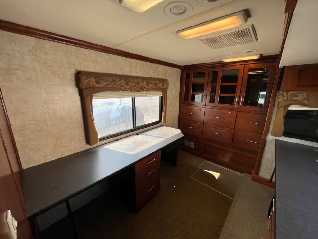 2008 Freightliner X Line - Image 7