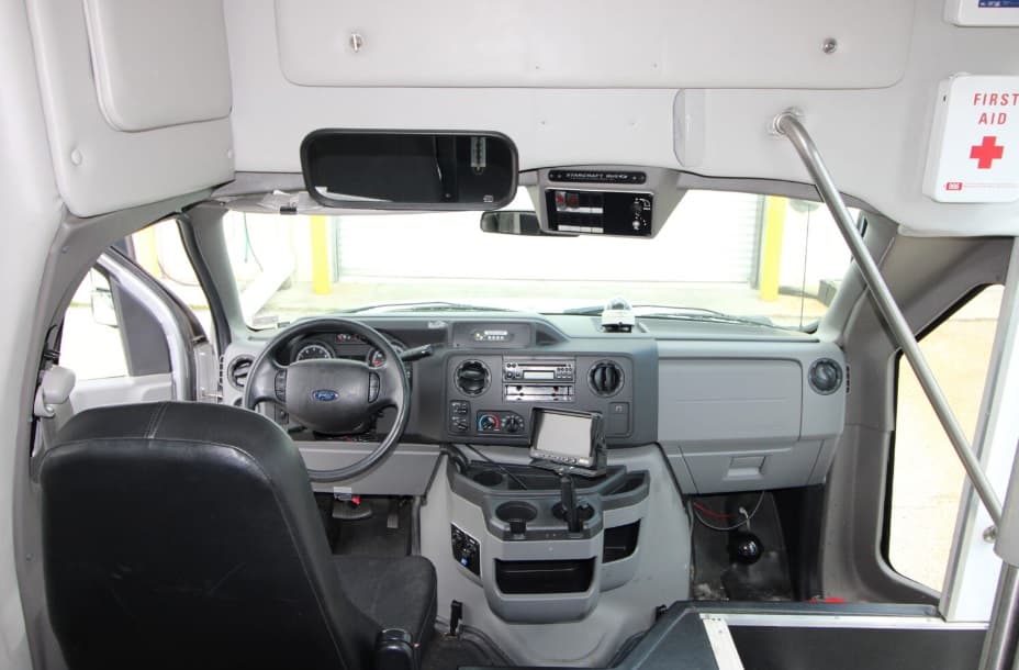 2015 Ford E450 Super Duty - Image 5