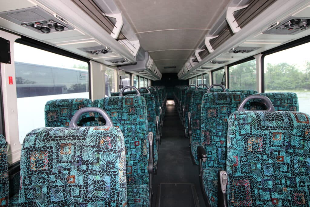 2006 MCI D4500 Coach Bus - Image 4