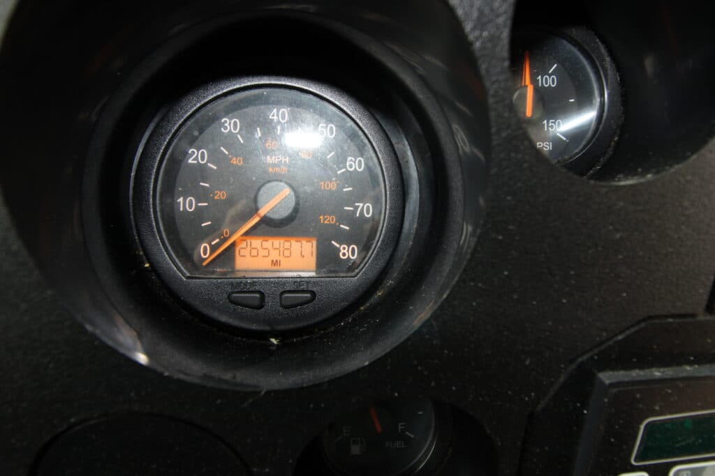 2006 MCI D4500 Coach Bus - Image 6