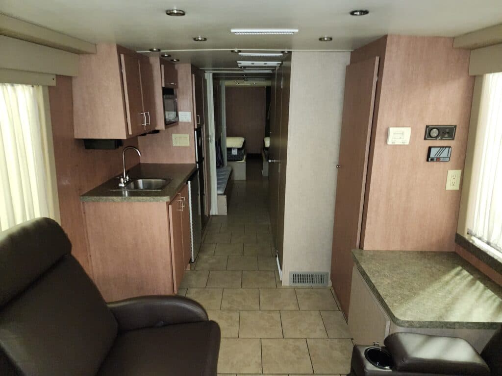 1995 Prevost H3-41 Motorcoach Conversion - Image 4