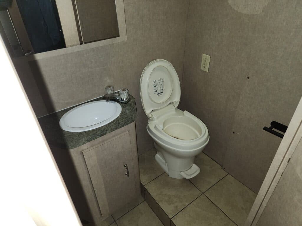 1995 Prevost H3-41 Motorcoach Conversion - Image 5