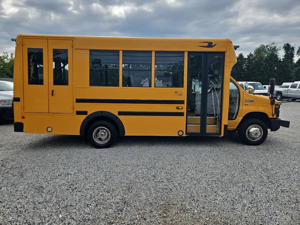 2016 Ford E450 Mini School Bus - Image 4