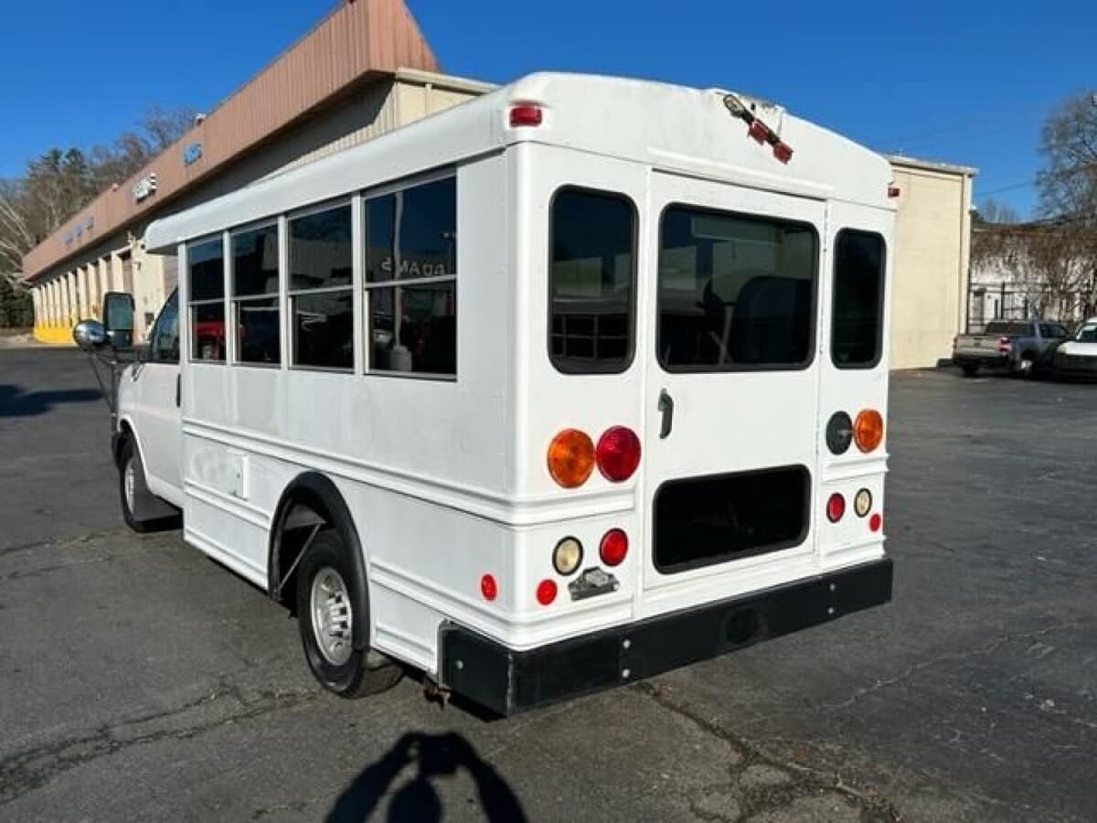 2008 Chevrolet Express 3500 School Bus - Image 4