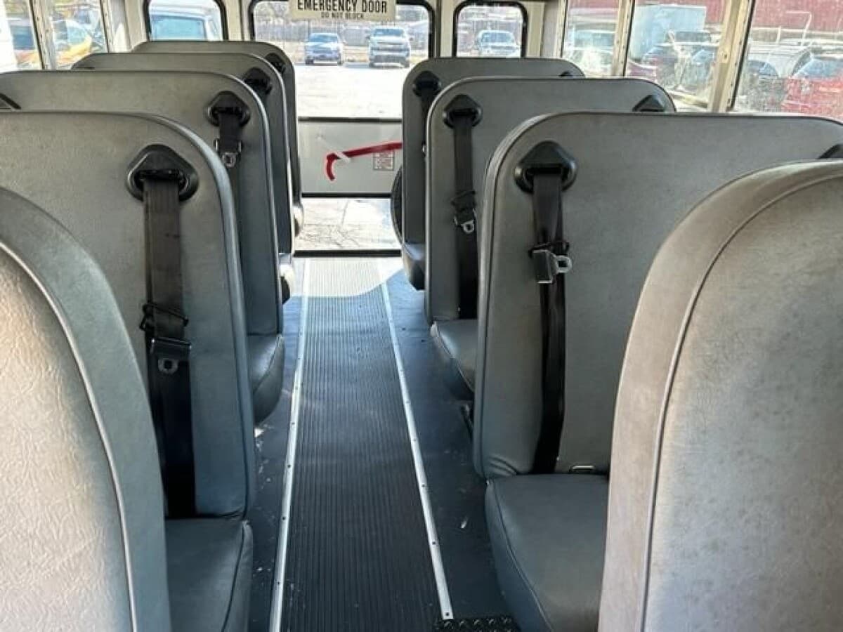 2008 Chevrolet Express 3500 School Bus - Image 8