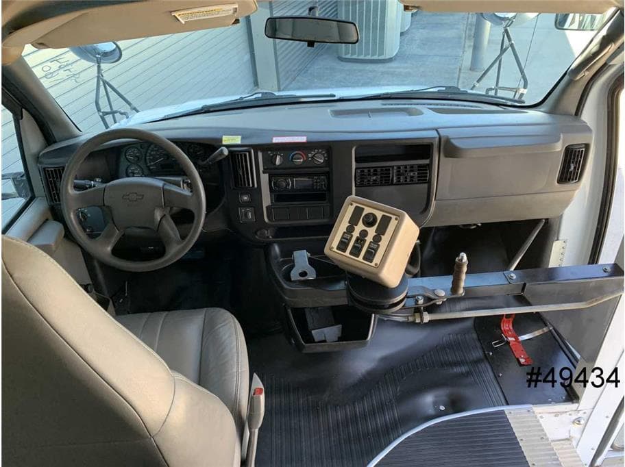 2007 Chevrolet Express 3500 - Image 9