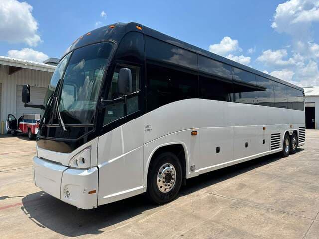 2014 MCI J4500 Coach Bus - Image 9