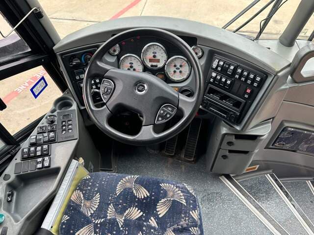 2014 MCI J4500 Coach Bus - Image 7