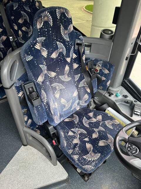 2014 MCI J4500 Coach Bus - Image 4