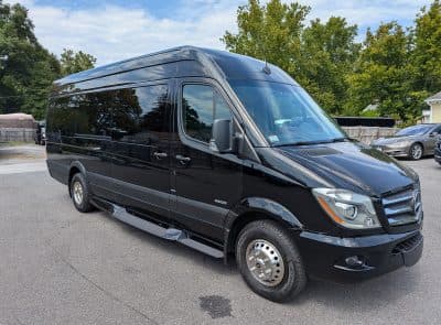 2016 Mercedes Benz 3500 Van - Image 2