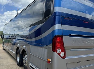 2015 Prevost H3-45 Coach Bus - Image 2