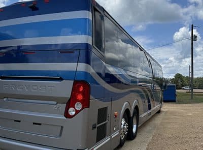 2015 Prevost H3-45 Coach Bus - Image 3