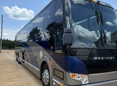 2015 Prevost H3-45 Coach Bus - Image 4
