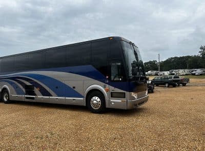 2015 Prevost H3-45 Coach Bus - Image 2