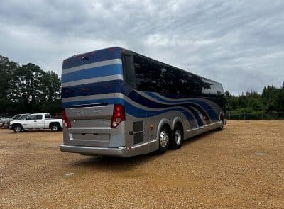 2015 Prevost H3-45 Coach Bus - Image 3