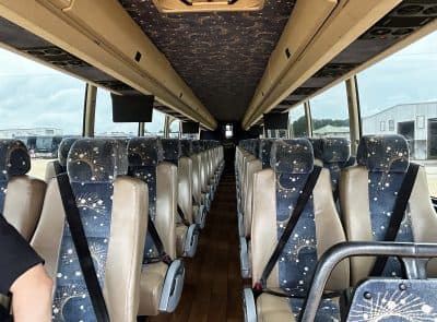2015 Prevost H3-45 Coach Bus - Image 6