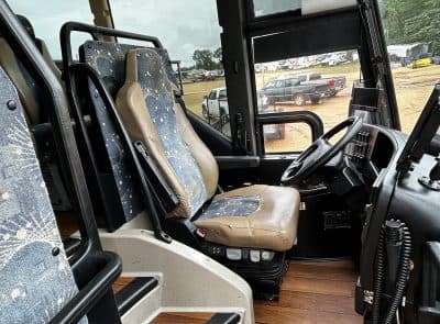 2015 Prevost H3-45 Coach Bus - Image 7