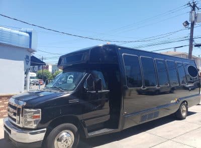 2015 Ford E450 Shuttle Bus - Image 2
