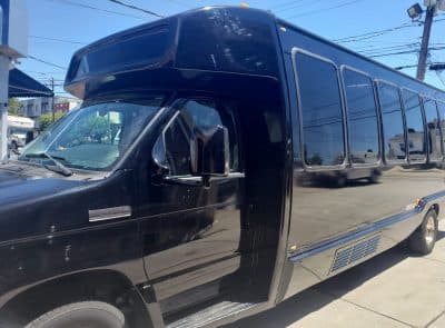 2015 Ford E450 Shuttle Bus - Image 3
