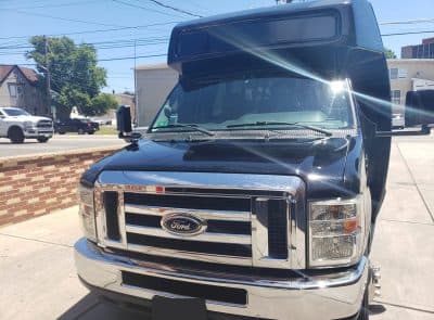 2015 Ford E450 Shuttle Bus - Image 4