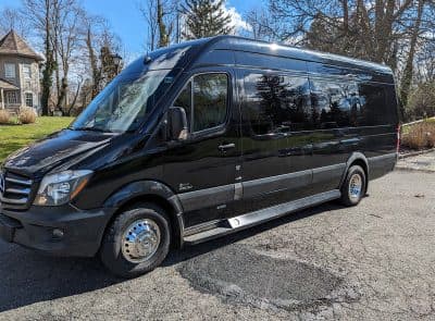 2015 Mercedes Benz 3500 Van - Image 2