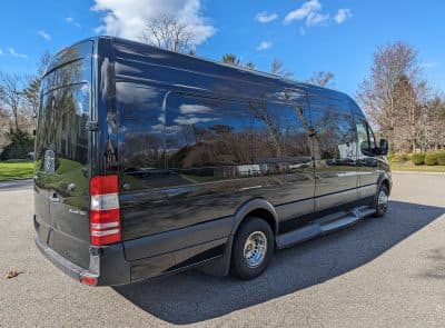 2015 Mercedes Benz 3500 Van - Image 3