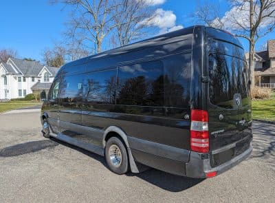 2015 Mercedes Benz 3500 Van - Image 4