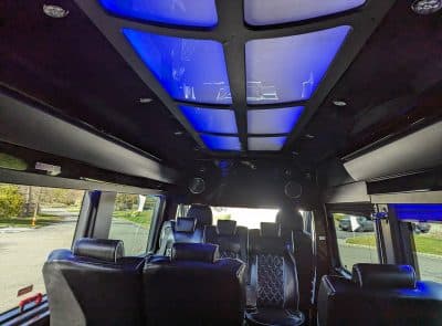 2015 Mercedes Benz 3500 Van - Image 9