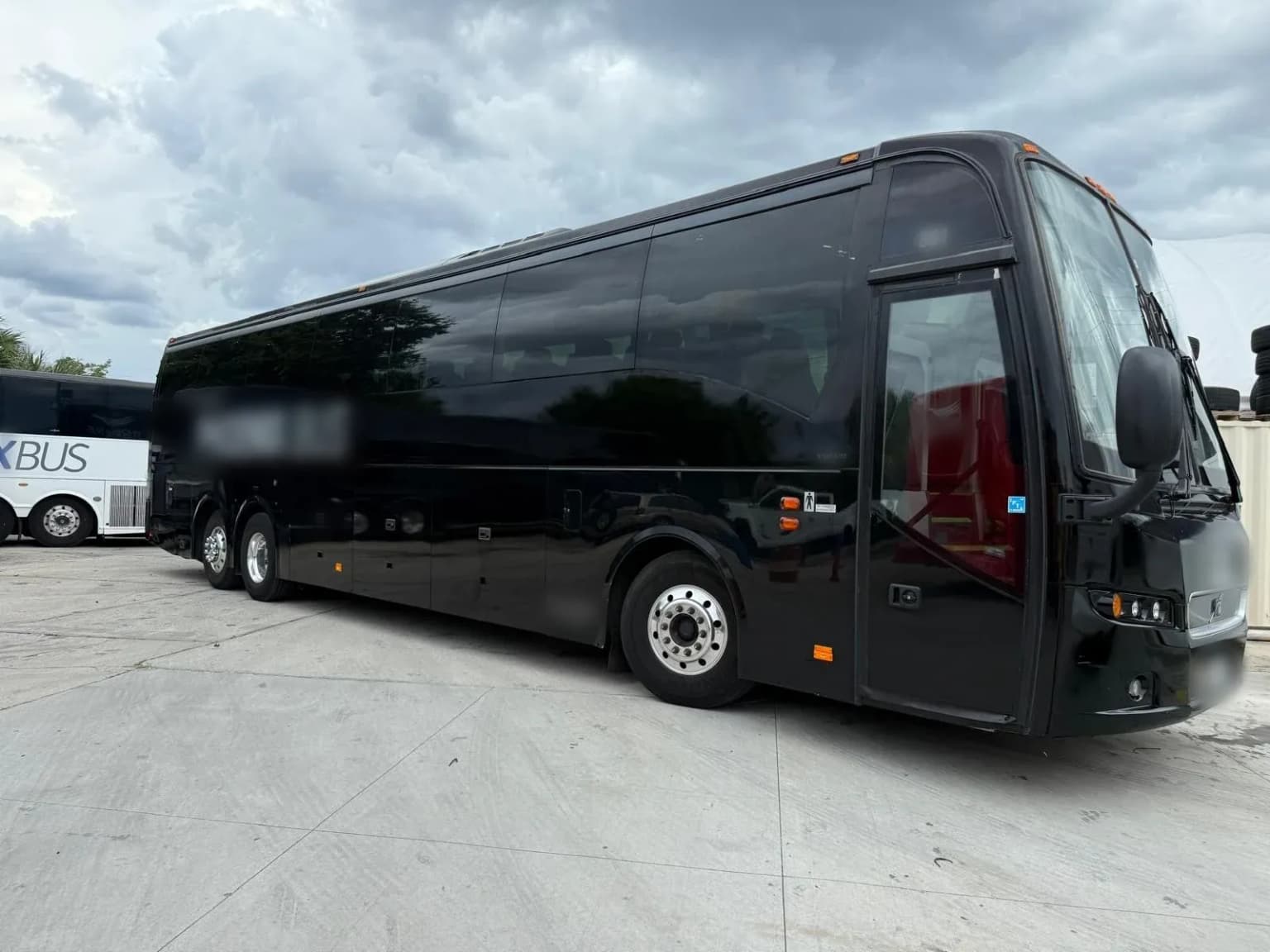 2019 Prevost 9700 Coach Bus - Image 11