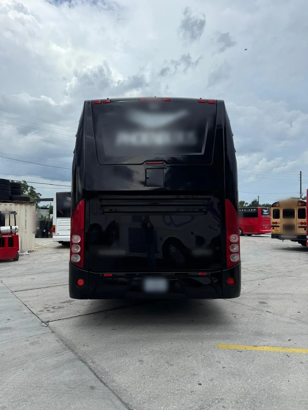 2019 Prevost 9700 Coach Bus - Image 12