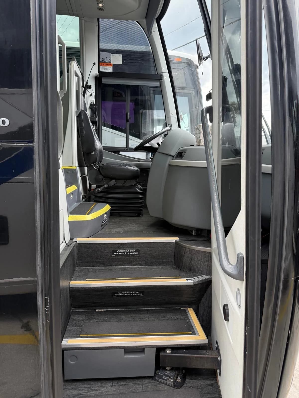 2019 Prevost 9700 Coach Bus - Image 4